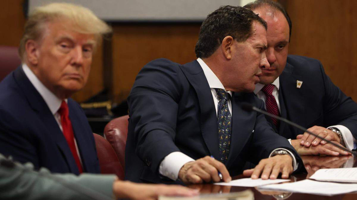 Foto de archivo. El expresidente Donald Trump respondió preguntas por casi siete horas durante su segunda declaración en una disputa jurídica con la fiscal general de Nueva York en torno a las prácticas comerciales de su empresa, con lo que revirtió su decisión anterior de invocar su protección de la Quinta Enmienda constitucional contra la autoincriminación y permanecer en silencio.