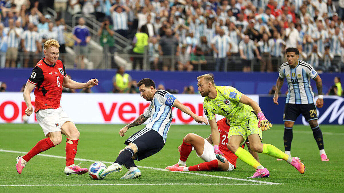 El delantero de Argentina Lionel Messi anota su segundo gol ante Austria, en el partido del Grupo J de la Copa Mundial celebrado el 22 de junio de 2026 en Dallas, Texas.