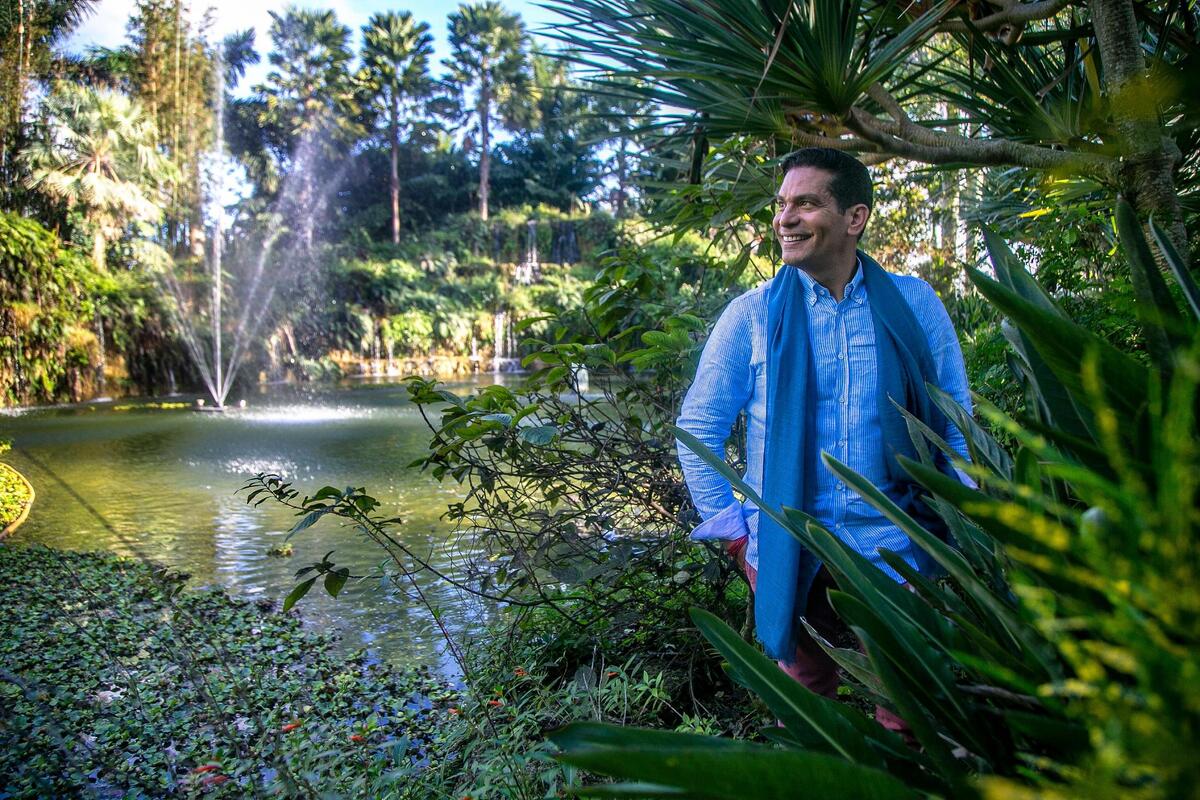 Ismael Cala ya tiene como rincón de meditación esta laguna construida de tal manera que parece natural.