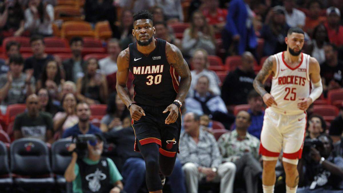 El centro Chris Silva (30) durante el partido entre el Heat y los Rockets de Houston, celebrado el 3 de noviembre de 2019 en Miami.