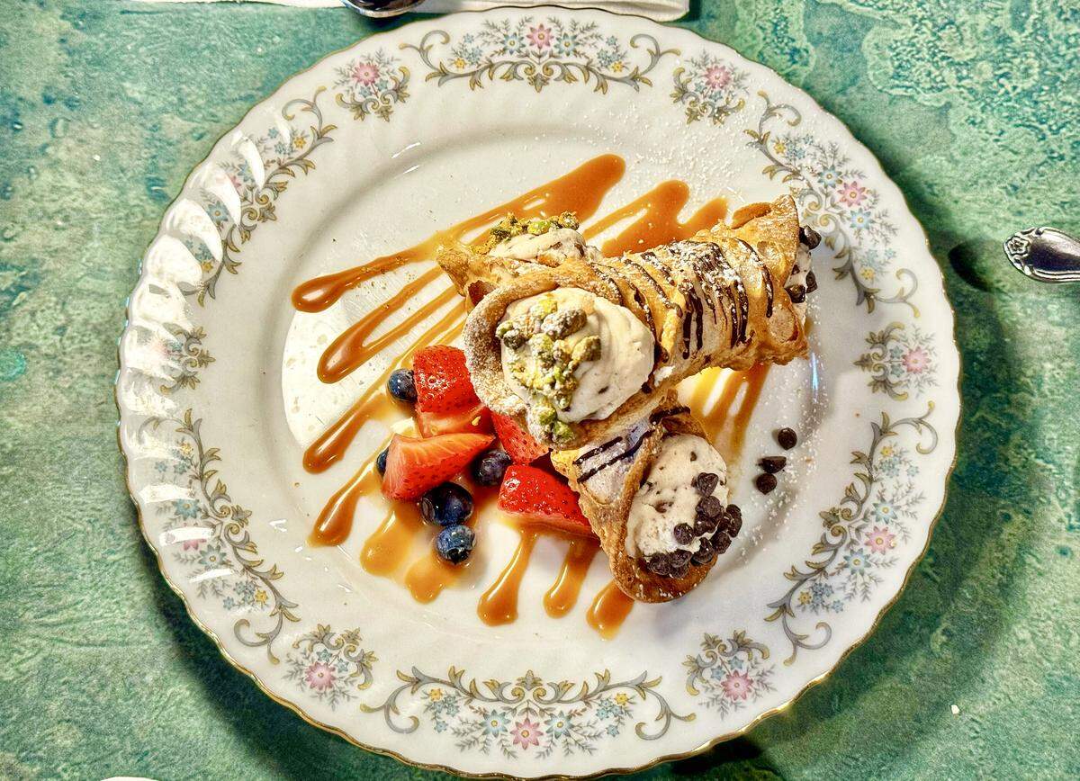 Cannolis de pistacho en Iron & Grape, ubicado en el diminuto pueblo histórico de Defuniak Springs.