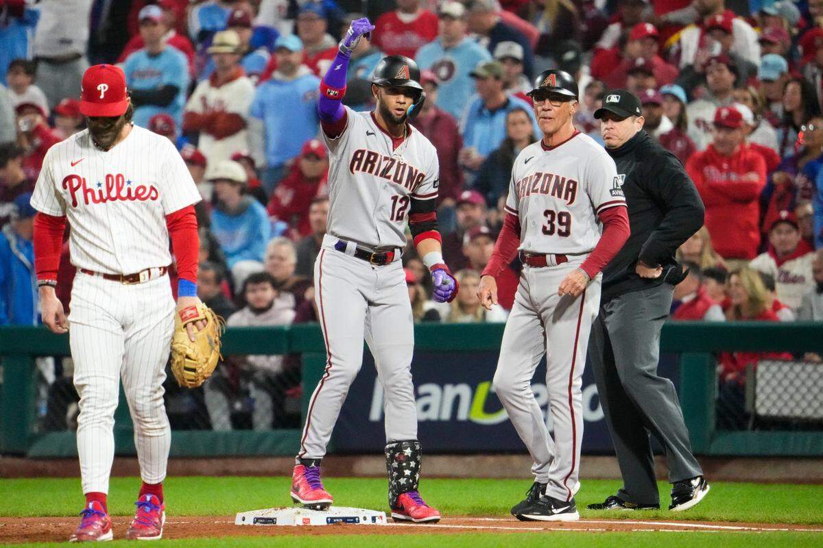 El jardinero de los Diamondbacks Lourdes Gurriel Jr. reacciona tras pegar un hit en el segundo inning ante los Filis. El cubano bateó de 4-2. 