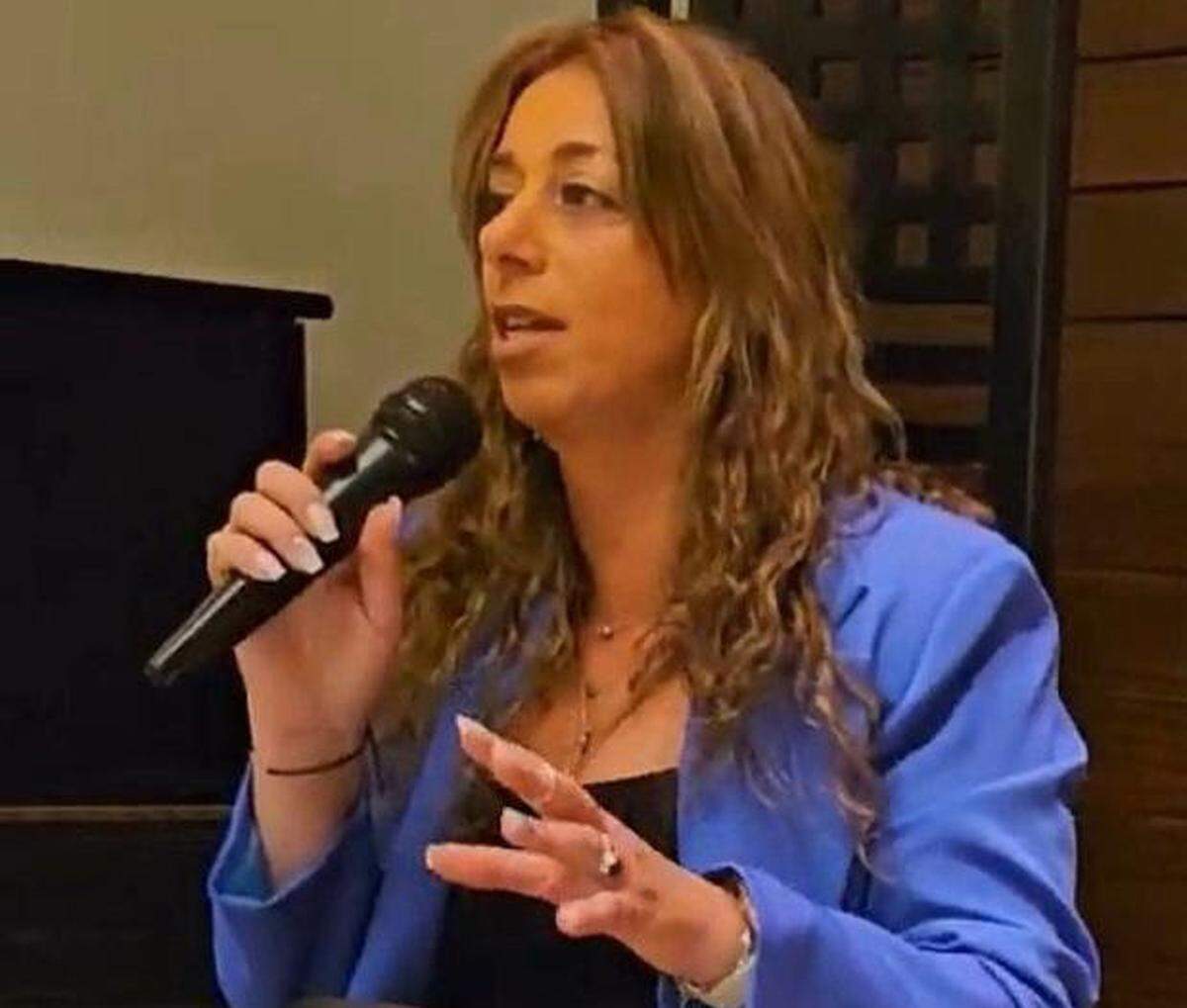 Tómate una copa en casa y escribe mejor “Escritura gourmet: escribir con los 5 sentidos”, una tertulia literaria guiada con Delia Sisro.