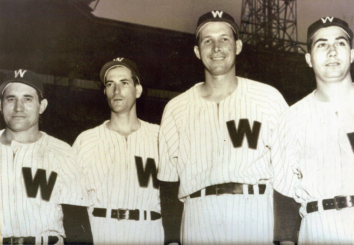 Los jugadores cubanos de los Senadores de Washington en 1950. Conrado Marrero, Sandalio Consuegra, Roberto Ortiz y Limonar Martínez (de izq. a der.).