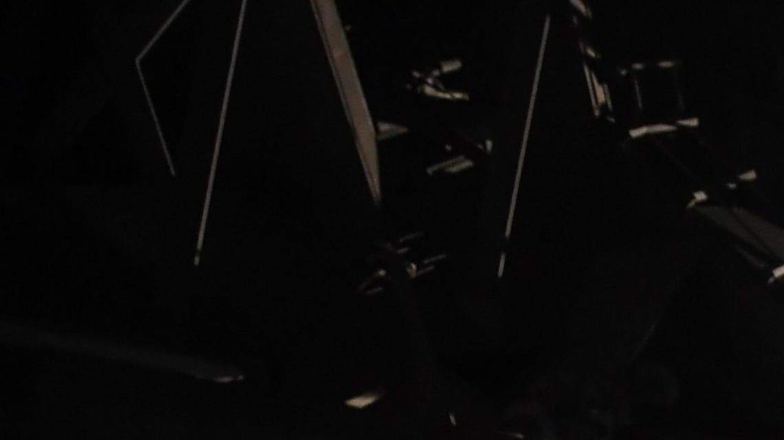 Fotografía cedida por la Oficina de Información de la Marina de los Estados Unidos que muestra la nave destructora de misiles USS Porter al momento de lanzar un ataque con misiles Tomahawk en el Mar Meditarráneo, este viernes 7 de abril de 2017.