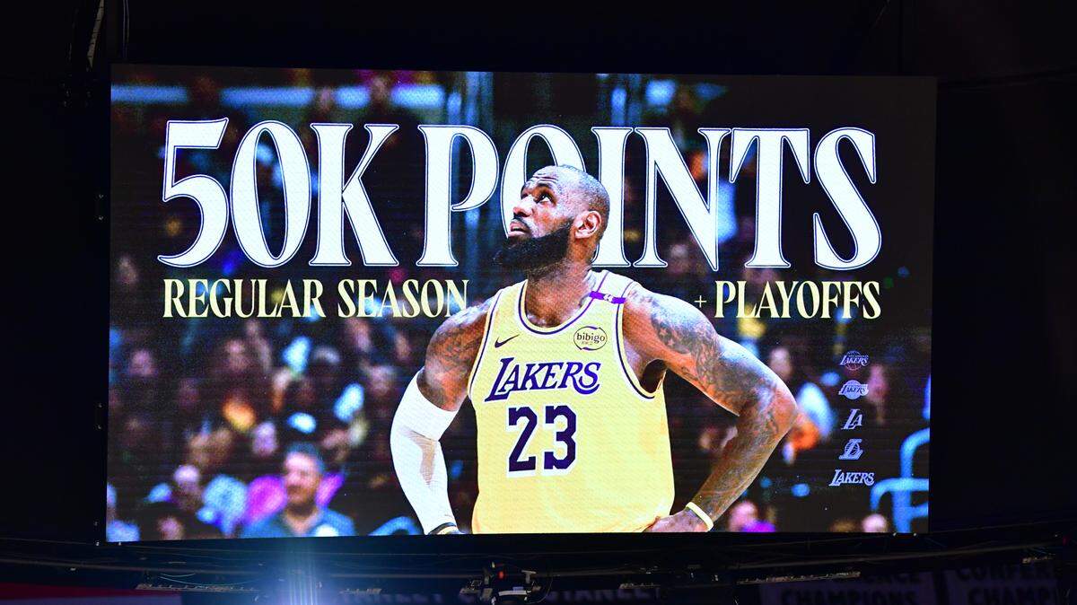 LeBron James se convirtió en el primer jugador en la historia de la NBA en anotar 50,000 puntos, contando temporada regular y playoffs.