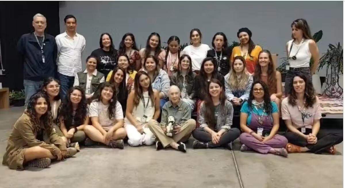 El grupo que acompañó a Jane Goodall en el viaje a Colombia.