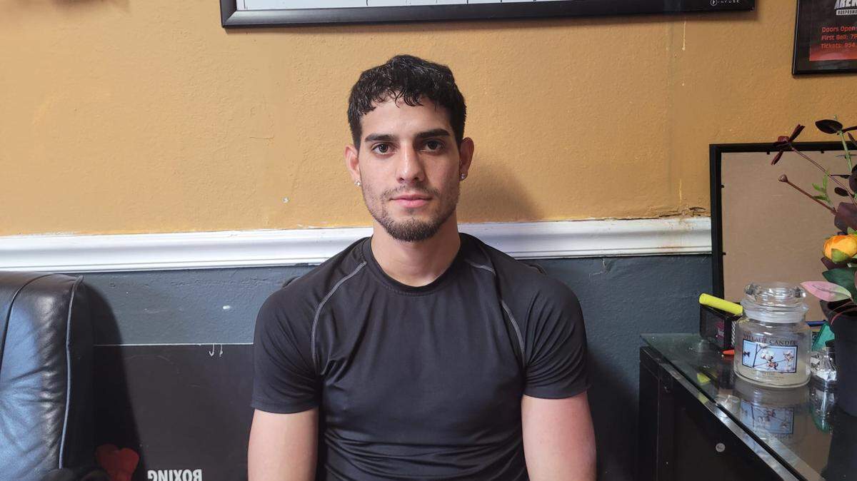 El joven boxeador cubano Brayan Fonteboa afina cada detalle de su preparación rumbo a su próximo combate en el Hotel y Casino Miccosukee, decidido a consolidarse como una de las promesas del boxeo profesional.