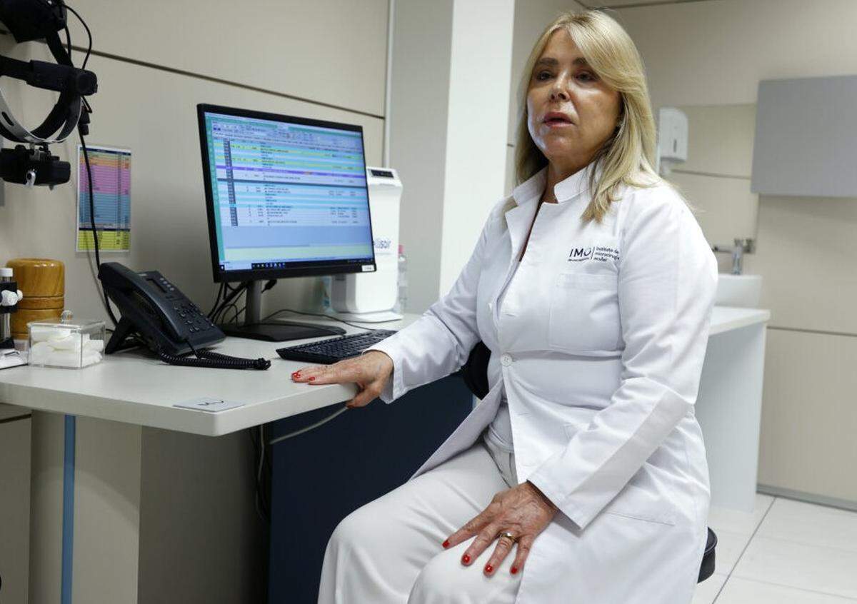 Dra. Teresa Iradier, oftalmóloga y especialista en Ojo Seco en IMO Grupo Miranza señala que regular la ingesta de alimentos que pueden dañar la salud, priorizando así opciones más nutritivas, es una medida fundamental para proteger la visión a largo plazo.