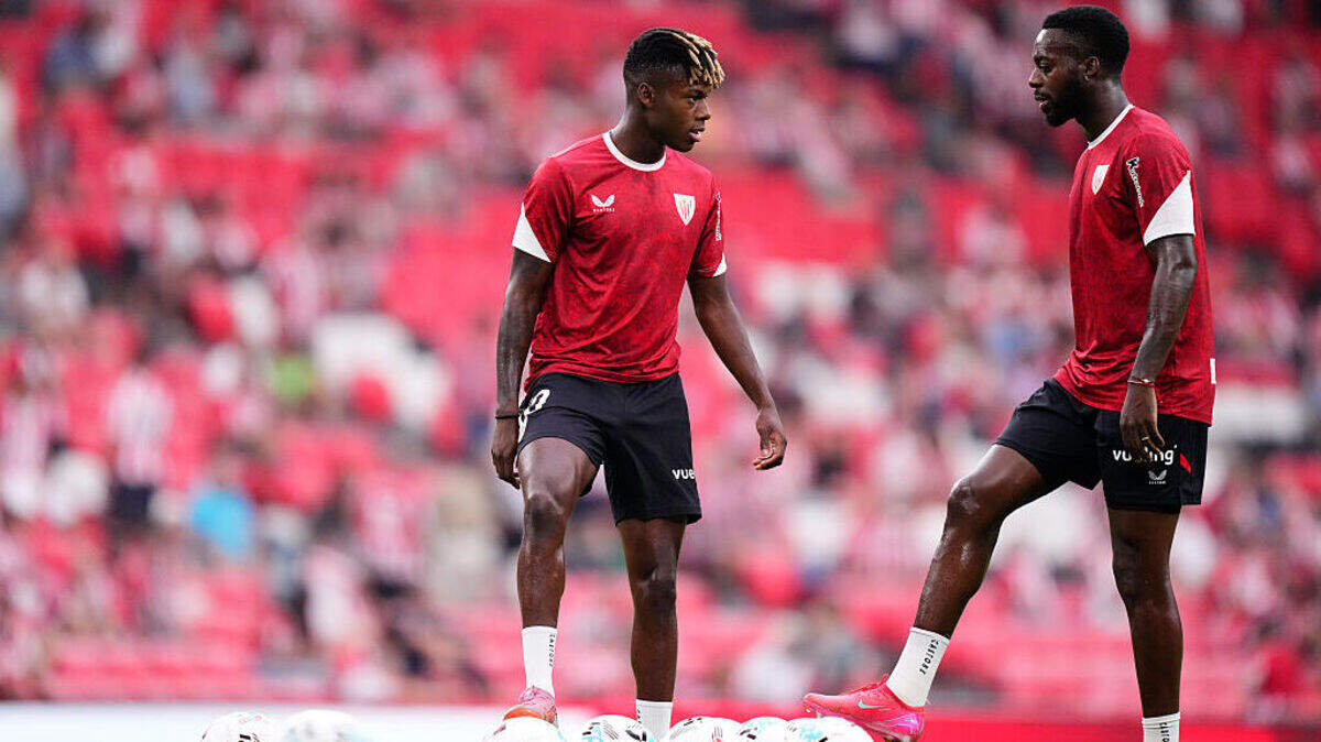 Nico Williams (izq.) jugará el Mundial con la selección española y su hermano Iñaki Williams lo hará con Ghana.