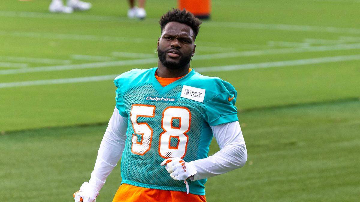 Los Dolphins de Miami se pusieron a la caza de un linebacker luego del sorpresivo retiro el sábado último del doble campeón del Super Bowl Shaquil Barrett.