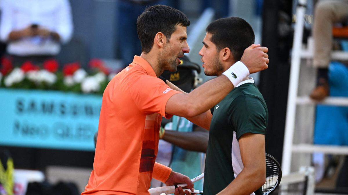 El único enfrentamiento previo entre Novak Djokovic (izq.) y Carlos Alcaraz fue el 7 de mayo de 2022 en Madrid y el español salió airoso.