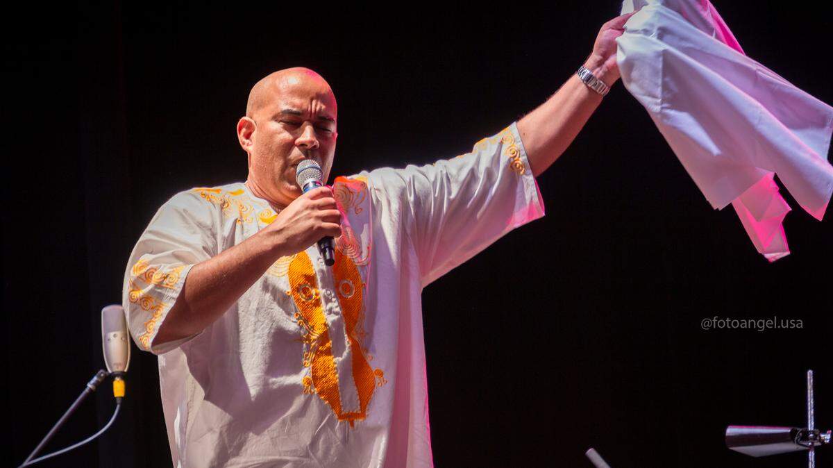 Michael Gil, del grupo Yoruba Roots.