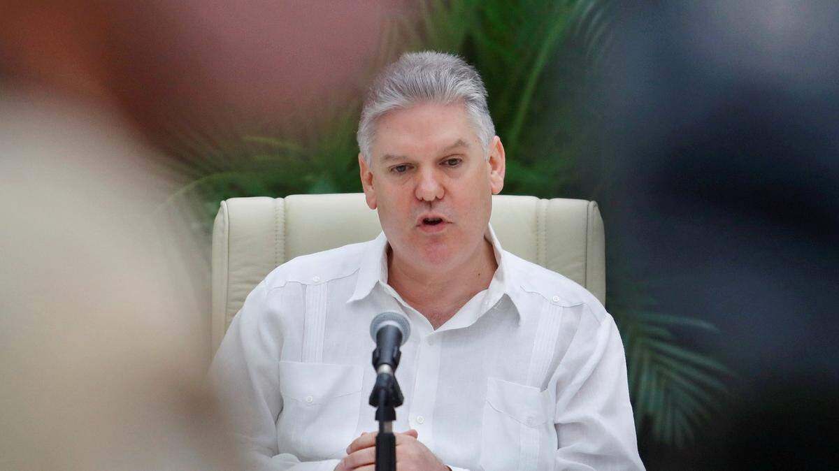 El exministro cubano de Economía y Planificación Alejandro Gil, cesado hace apenas unas semanas, está siendo investigado por un presunto delito de corrupción, informaron este jueves medios oficiales de la isla.