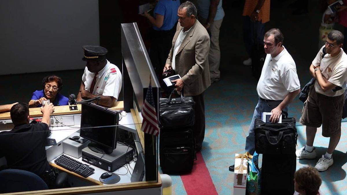 Aduanas y Protección Fronteriza (CBP) notificó que entró en vigor una nueva regla que afecta a los viajeros internacionales que usan la I-94 para entrar y salir legalmente de Estados Unidos..