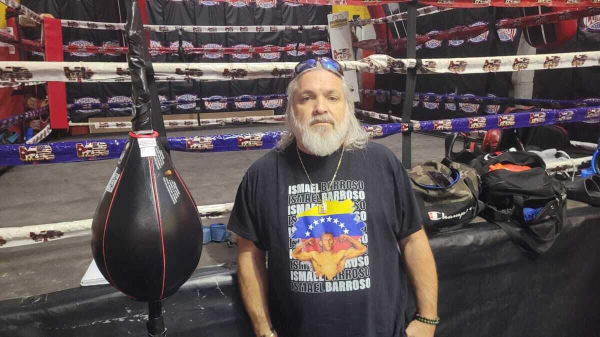 Osmiri “Moro’’ Fernández, entrenador principal de M&R, anticipa una velada histórica en Miami con 14 peleas, seis debutantes y el regreso de figuras como Idalberto Umara y Murat Gassiev. 