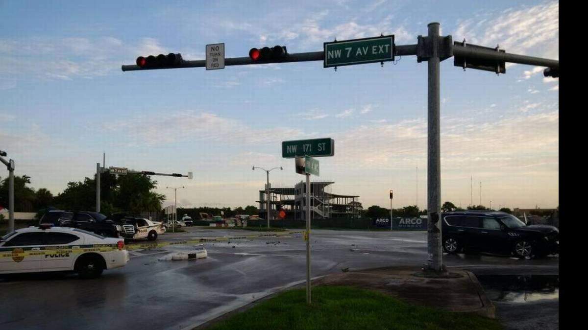 El accidente  tuvo lugar el domingo en la calle 171 del noroeste y la séptima avenida. DAVID J. NEAL dneal@miamiherald.com