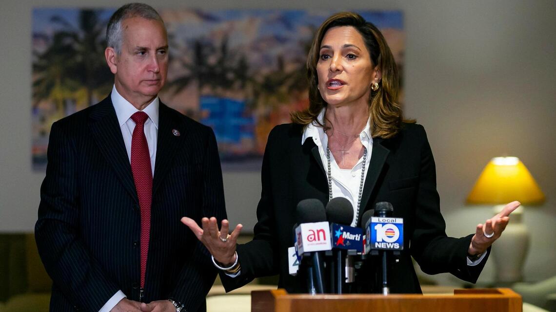 Proponen entrevistas para visas de cubanos en Guantánamo y ley de reunificación familiar
