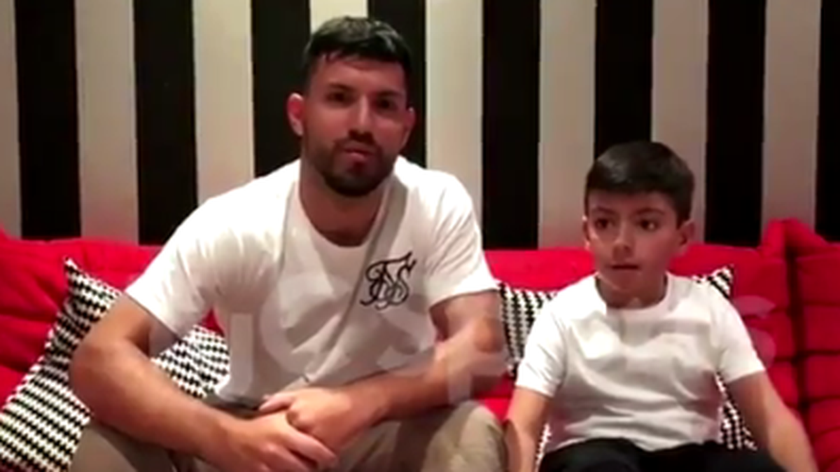 Sergio Agüero es uno de los jugadores albicelestes que  participaron en un vídeo difundido el martes para alentar a Argentina antes del partido contra Ecuador.