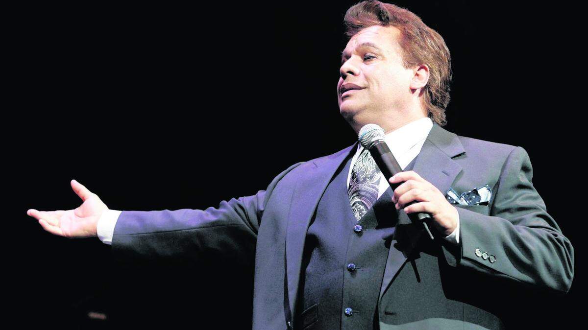 Foto de archivo del gran cantante y compositor mexicano Juan Gabriel.