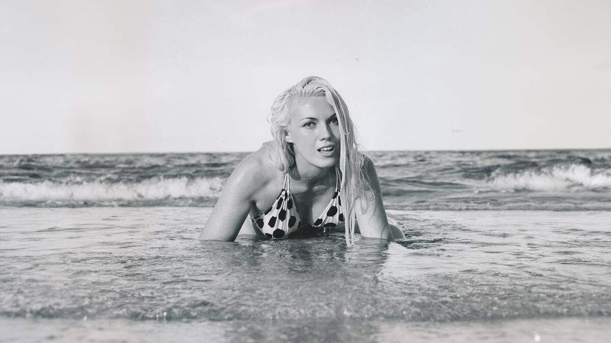  Bunny Yeager, artista, modelo, pionera del feminismo e icono de Miami Beach, es la protagonista de la película “Naked Ambition” de Dennis Scholl y Kareem Tabsch, que se estrena en el sur de Florida el viernes 26 de septiembre. 
