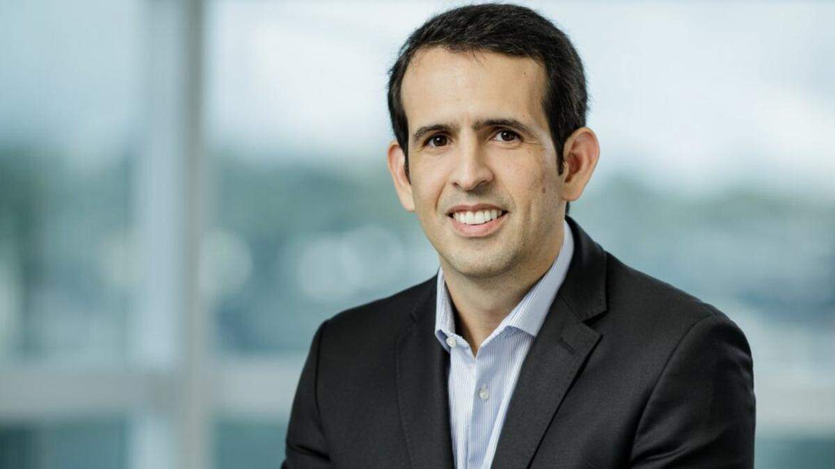“A la luz de lo que viene ocurriendo y ante la decisión del Gobierno brasileño de no adoptar mecanismos de defensa comercial más fuertes, tomamos la decisión de reducir nuestras inversiones en Brasil a partir de 2026 en adelante”, afirmó el presidente de Gerdau, Gustavo Werneck, en una teleconferencia.