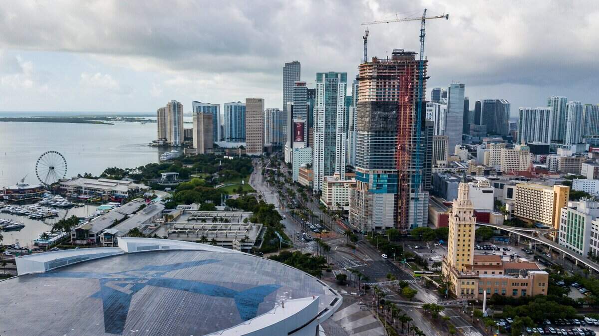 Los bienes raíces se apreciaron $32,000 más que los salarios promedios en la zona metropolitana de Miami, indicó un nuevo estudio de Zillow.