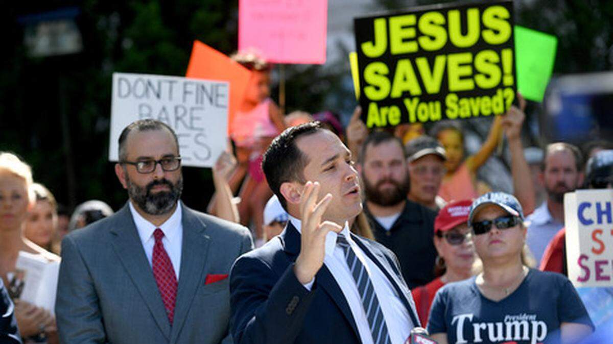 State Rep. Anthony Sabatini leads an anti-mask rally with Rev. Joel Tillis at the Manatee County Courthouse Monday morning along with about 100 people.