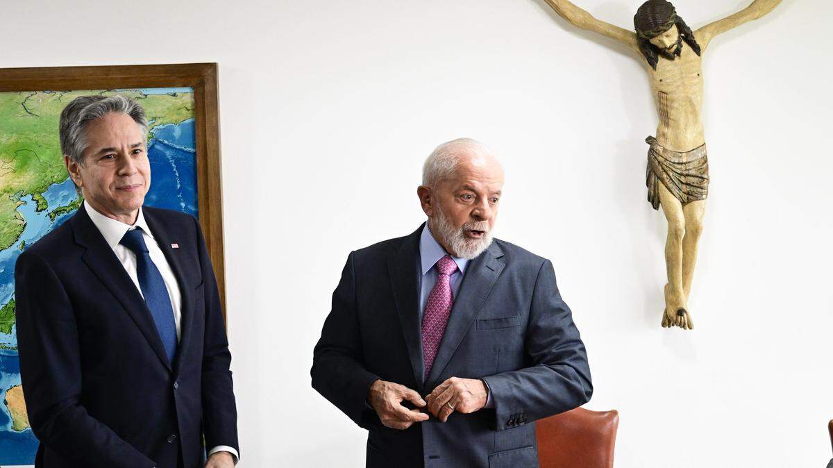 El secretario de Estado de Estados Unidos, Antony Blinken (izq.), se reúne con el presidente de Brasil, Luiz Inácio Lula Da Silva, en el Palacio de Planalto en Brasilia, el miércoles 21 de febrero de 2024.