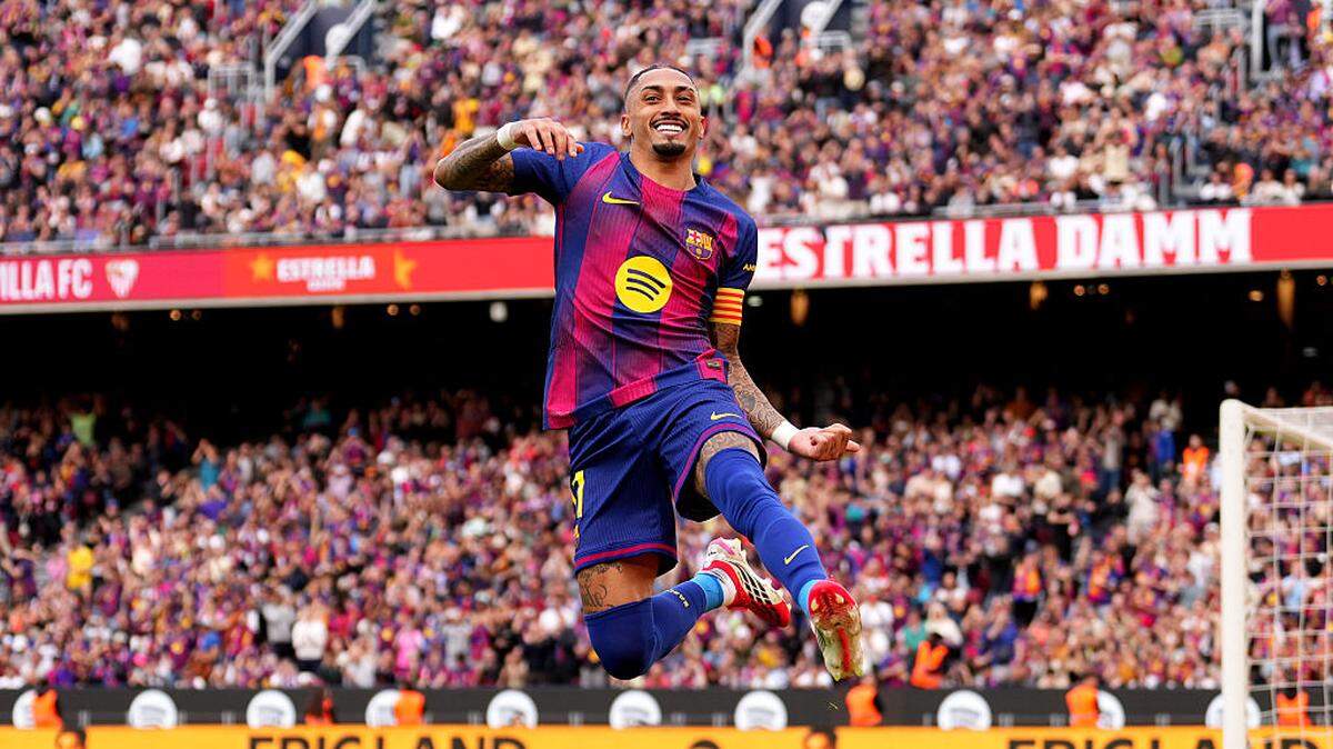 Con triplete de Raphinha, el FC Barcelona goleó este domingo 5-2 al Sevilla, un resultado que sirve de impulso a los blaugranas antes del duelo de vuelta de octavos de final de la Liga de Campeones de Europa contra Newcastle.