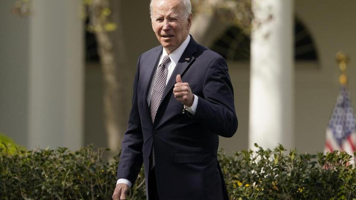 Joe Biden ha decidido congelar de nuevo el pago de la deuda que millones de estudiantes hasta el 31 de agosto para que tengan más tiempo para reunir el dinero que necesitan para hacer frente a sus deudas. (Foto AP/Andrew Harnik )