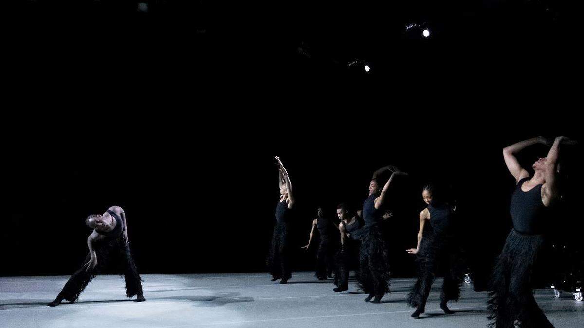 AILEY II parte de la serie Dance at Arsht 2022-2023 en el Adrienne Arsht Center.