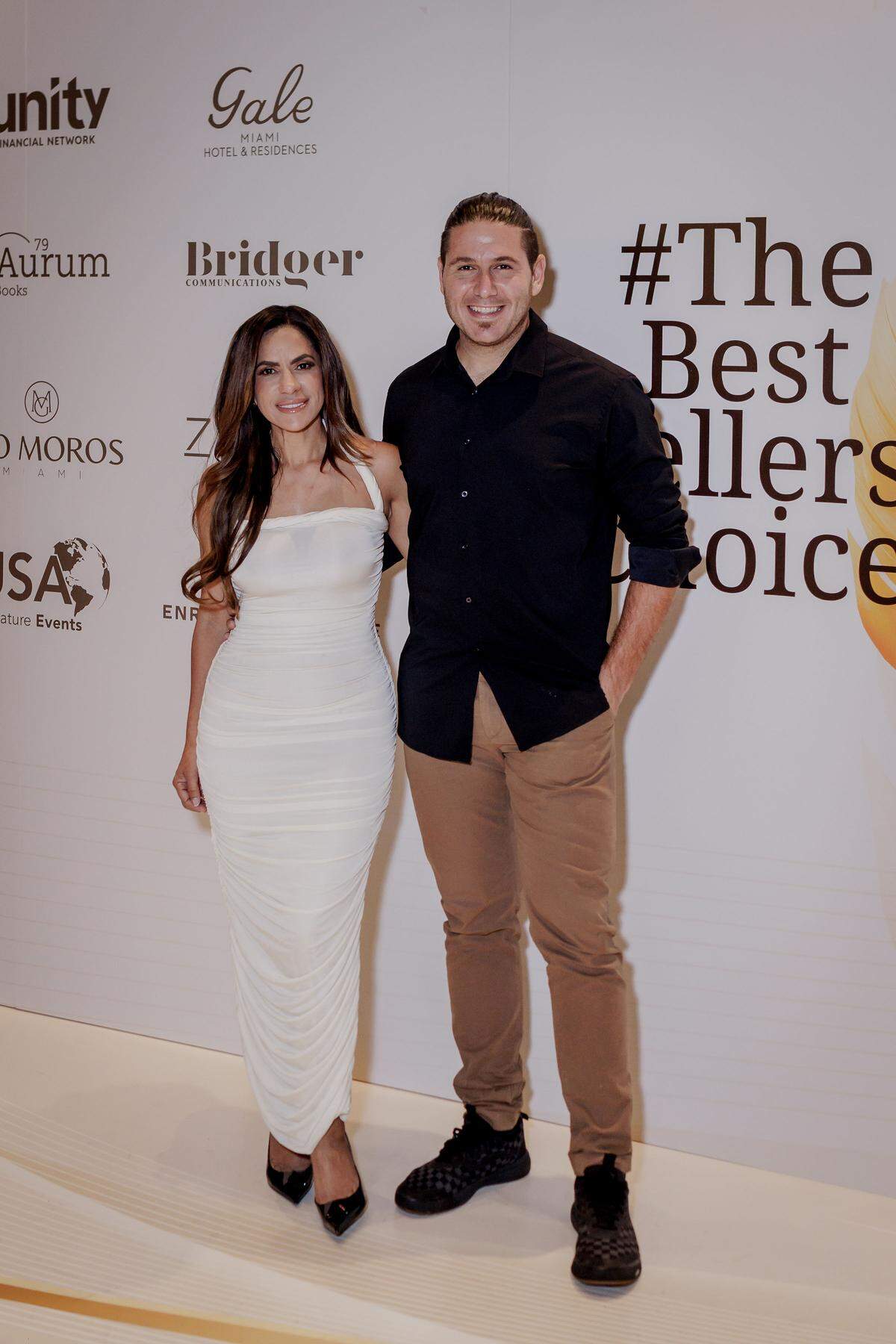 Aleyso Bridger, fundadora de The Bestseller Choice 2025, con el chef James Tahhan, autor de ‘Cocina en Casa’, uno de los autores que se presentó en el evento en Miami.