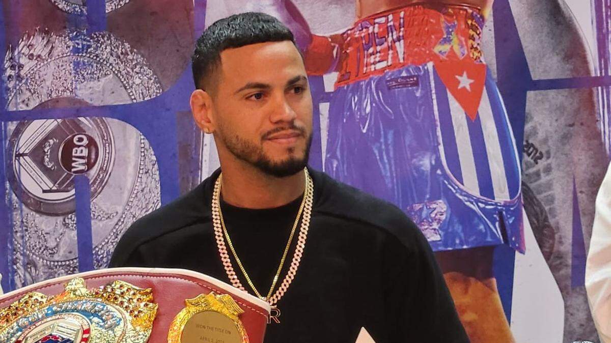 Robeisy Ramírez recibe el homenaje de la Ciudad de Miami y sus aficionados tras la defensa de su faja en Japón. 