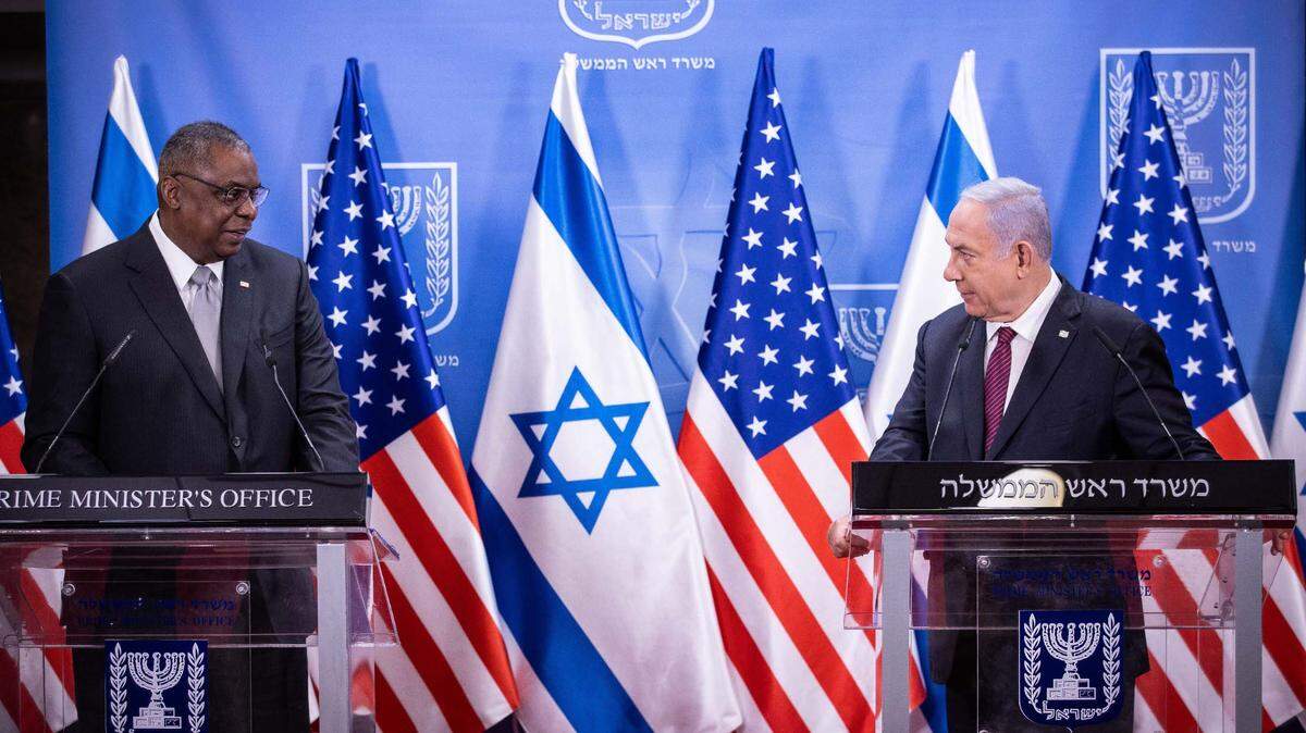 Foto de archivo. El secretario de Defensa de Estados Unidos, Lloyd Austin, se reunió este lunes con el primer ministro de Israel, Benjamin Netanyahu, a su llegada a este país para abordar el desarrollo de la guerra en contra Hamás en la Franja de Gaza.