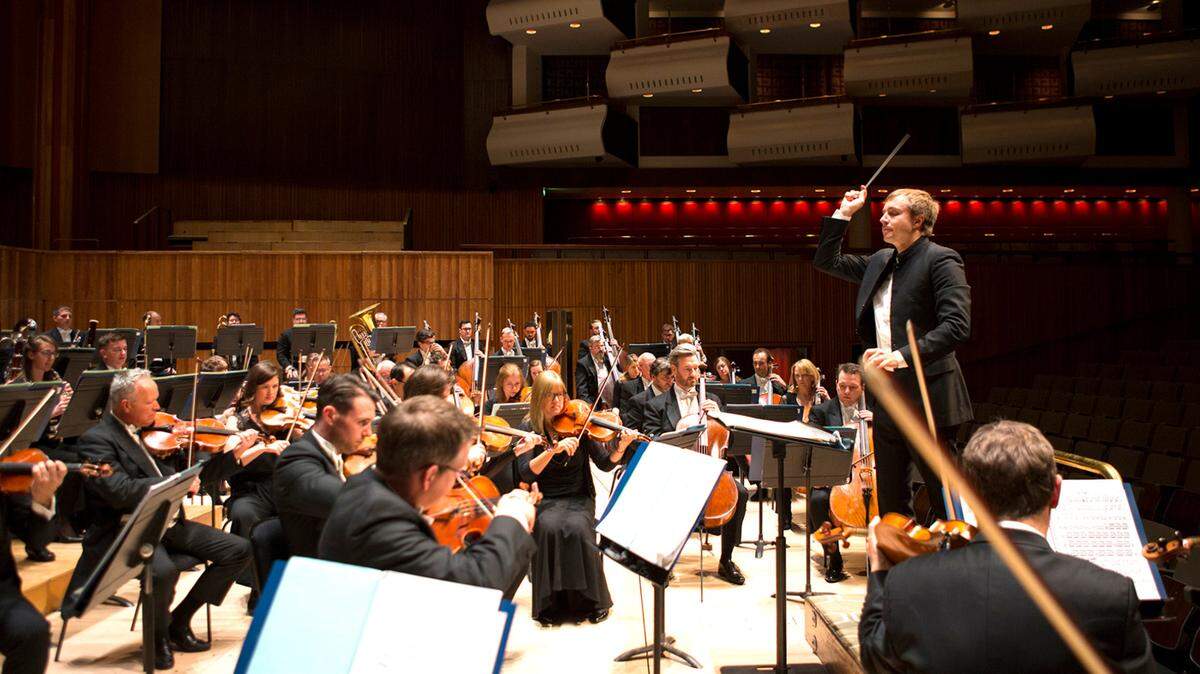 Música clásica Orquesta Filarmónica Real con el director Vasily Petrenko en el Arsht Center.