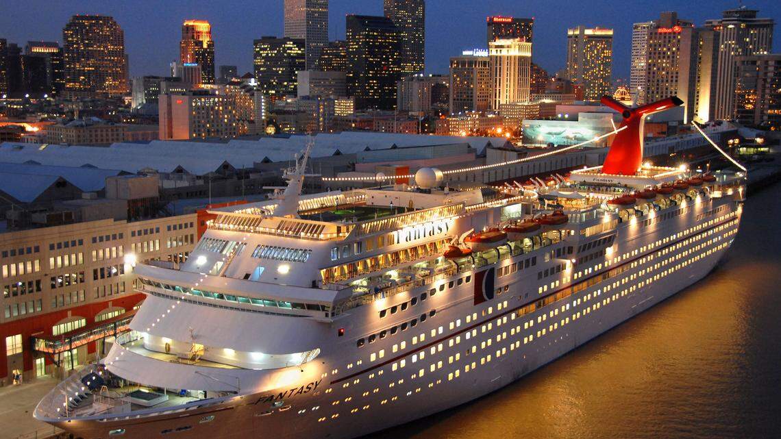 Carnival Fantasy in a New Orleans port in 21016.