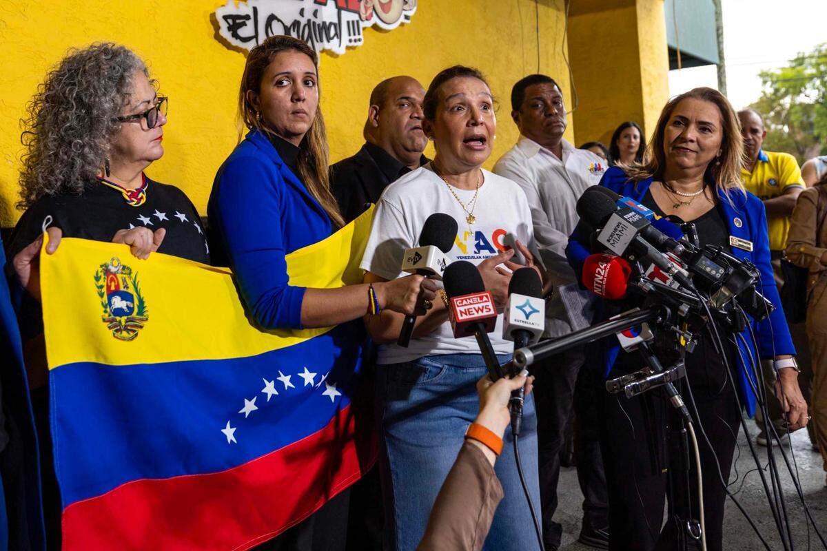 La directora ejecutiva del Venezuelan American Caucus, Adelys Ferro, durante una conferencia de prensa sobre el TPS  en El Arepazo el 3 de febrero pasado.