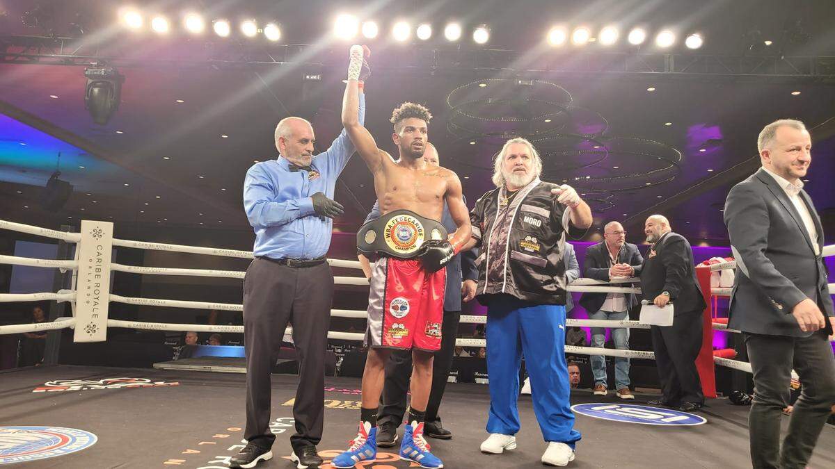 Idalberto Umara ya está más cerca del salto definitivo. Con otra actuación convincente, el peleador cubano conquistó el campeonato de peso ligero Fedecaribe de la Asociación Mundial del Boxeo, en la cartelera KO a las Drogas, el domingo 11 de diciembre de 2022 en Orlando.
