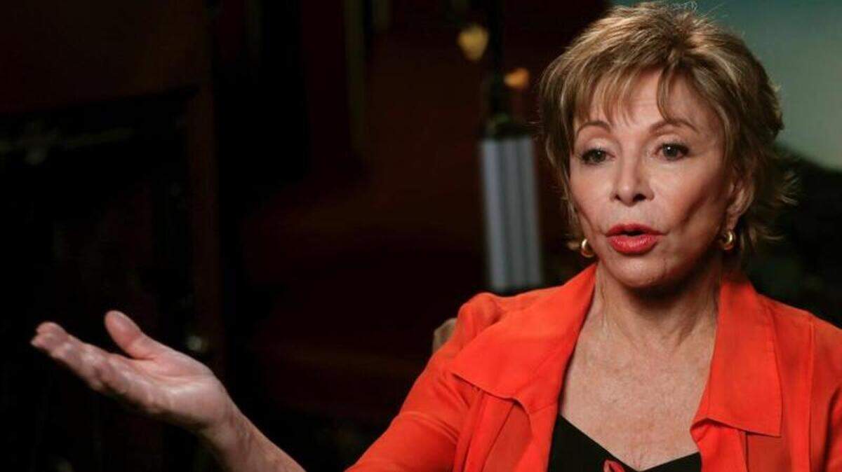 La escritora chilena Isabel Allende considera que la “resistencia” al inmigrante siempre ha existido y que, desgraciadamente, es “una condición humana el defender lo propio, el nacionalismo”, un tema que ha abordado en sus más recientes novelas.