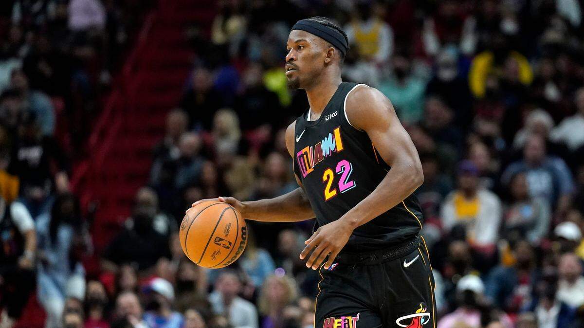 Jimmy Butler figura como cuestionable para el partido contra los Celtics en Boston por un esguince en el tobillo derecho que sufrió el sábado ante Toronto. La estrella del Heat ya se ha perdido seis juegos esta temporada con la misma lesión: tres en noviembre y tres en enero.