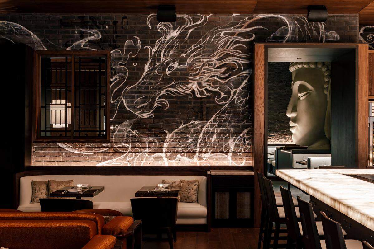 Toku ofrece cocina asiática moderna en un ambiente dinámico y acogedor.