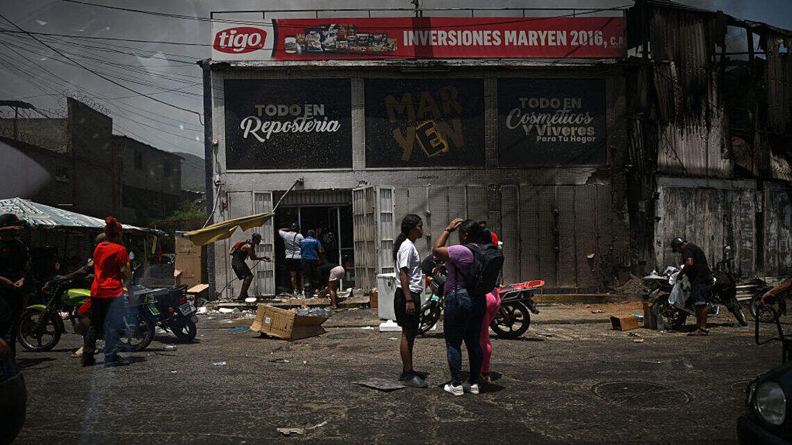 Robos y saqueos en zona devastada de Venezuela, la otra cara de la tragedia
