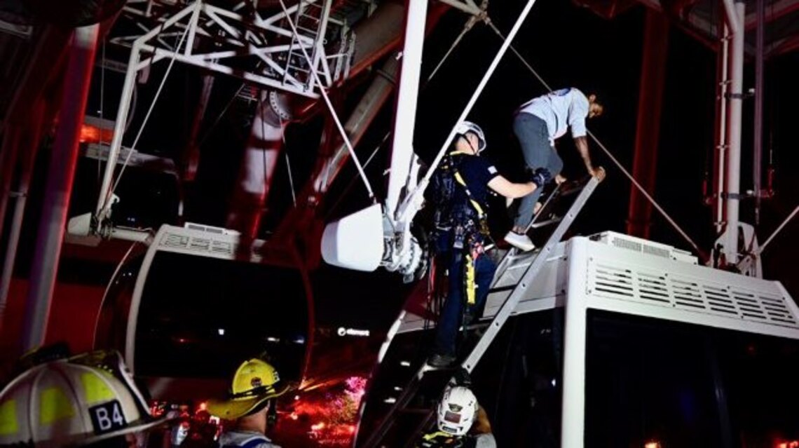 Pánico en atracción en parque de Florida: Más de 60 personas quedaron atrapadas