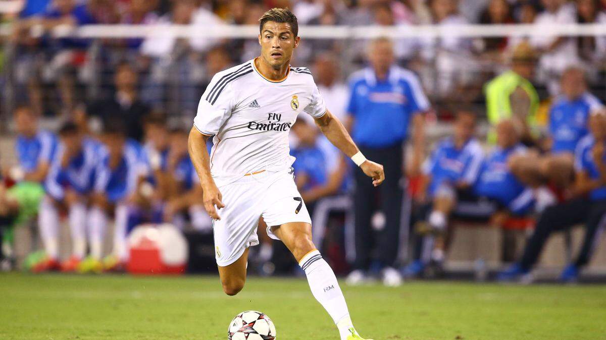 Foto de archivo. Cristiano Ronaldo ganó la Champions una vez con el Manchester United y cuatro con el Real Madrid. Hasta la fecha es el único jugador que ha marcado en tres finales distintas (2008, 2014 y 2017).