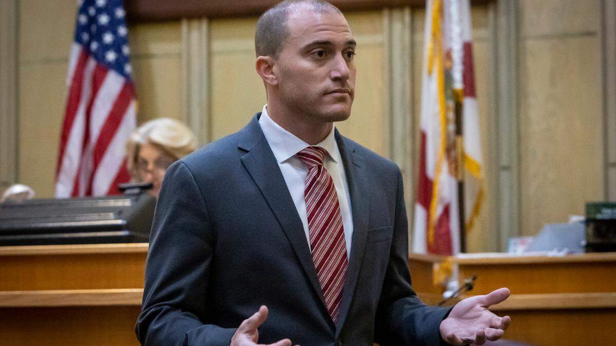A Miami-Dade Circuit Court judge declined to remove prosecutor Shawn Abuhoff, shown here in this Miami Herald file photo, from a 2020 murder case. An assistant Miami-Dade public defender filed a motion to remove him, alleging he was trying to intimidate a witness.