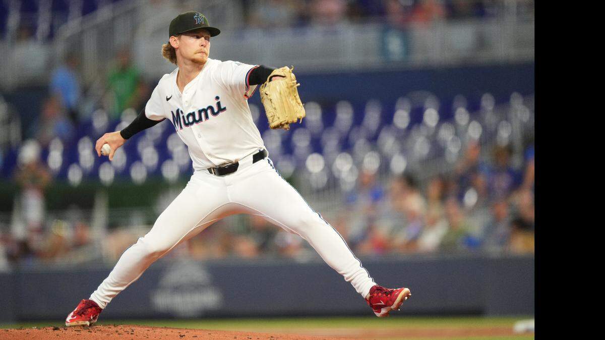 El abridor de los Marlins Max Meyer lanza en el primer inning del partido ante los Cachorros de Chicago, celebrado el 21 de mayo de 2025 en Miami.