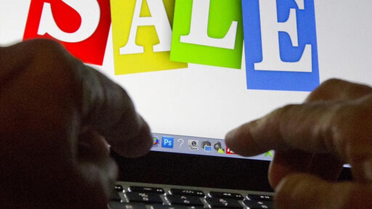 Los consumidores deben tener cuidado al hacer sus compras en línea durante las fiestas. Dos tercios de los encuestados dijeron que compraron online durante la temporada festiva pasada, y un 31% más dijo que lo hará este fin de año.