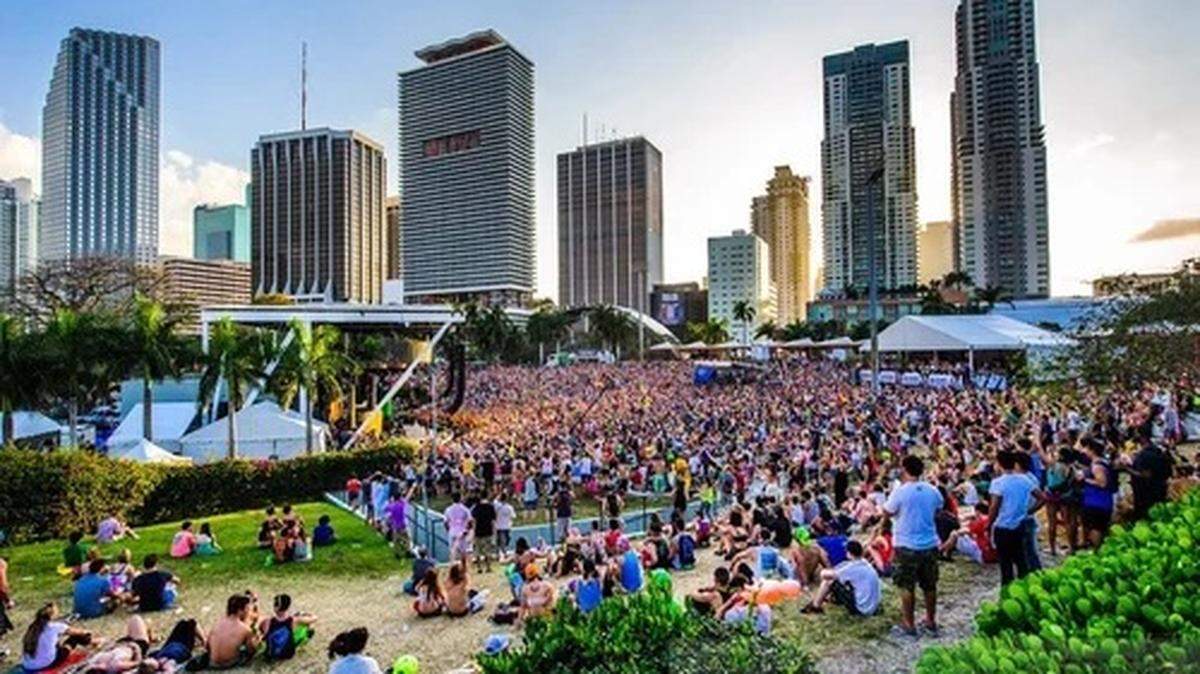 Ultra Music Festival 3 días en el Bayfront Park.