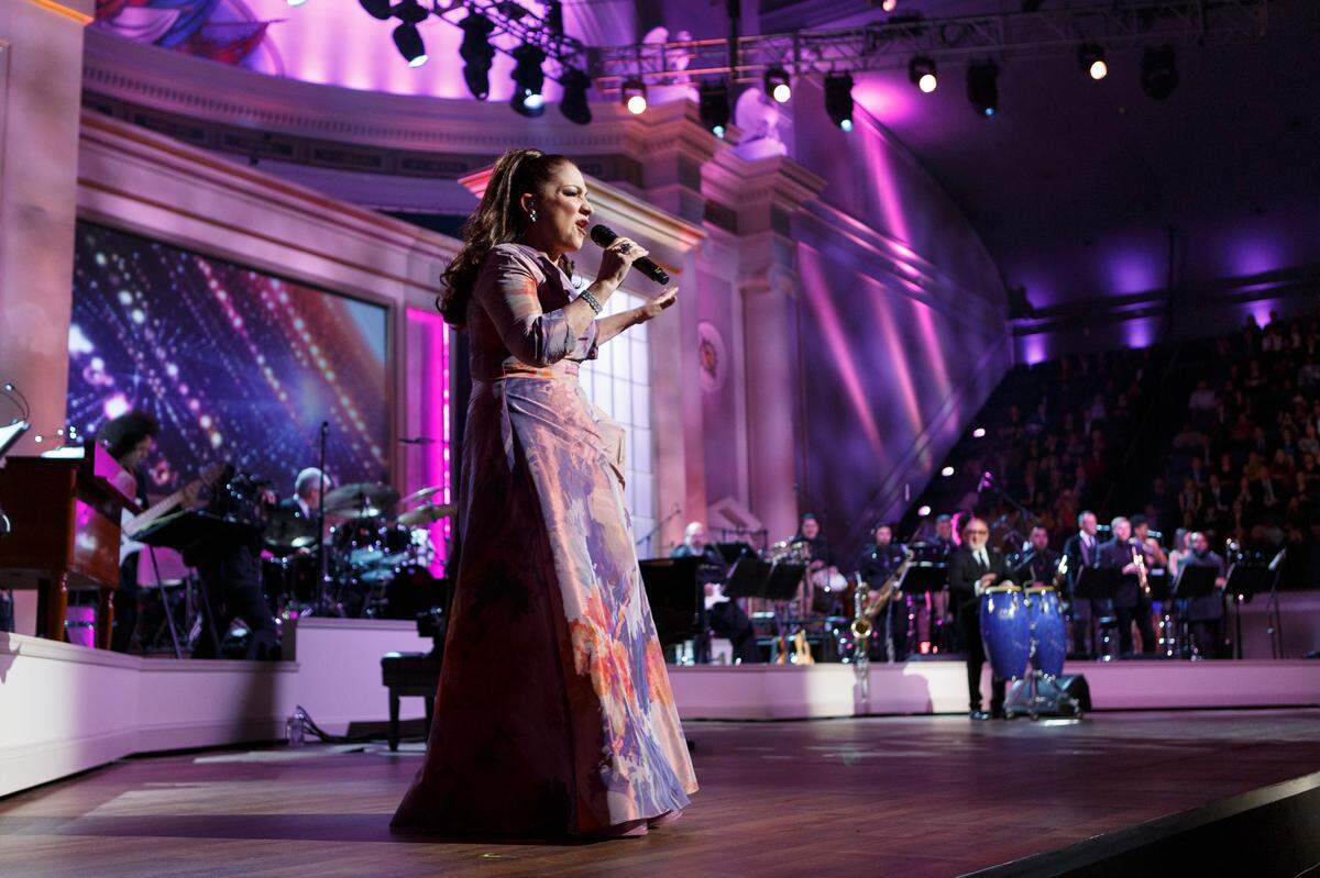 .Gloria Estefan interpretó sus temas más conocidos durante la entrega del Premio Gershwin a la Mejor Canción.